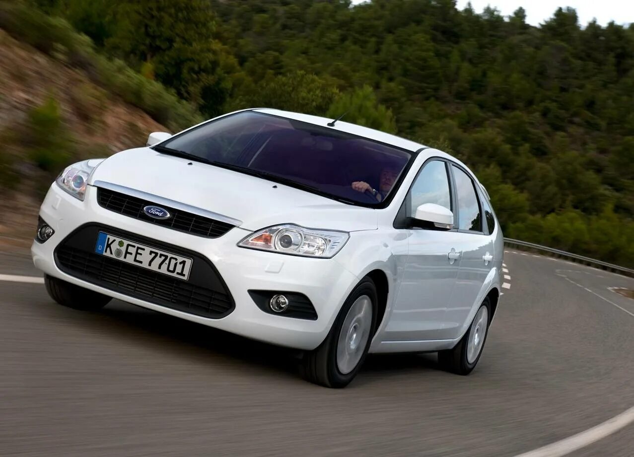 Машина 300 рублей. Ford Focus 2010. Форд фокус 3. Форд фокус 2 2010. Ford Focus 3 2010.