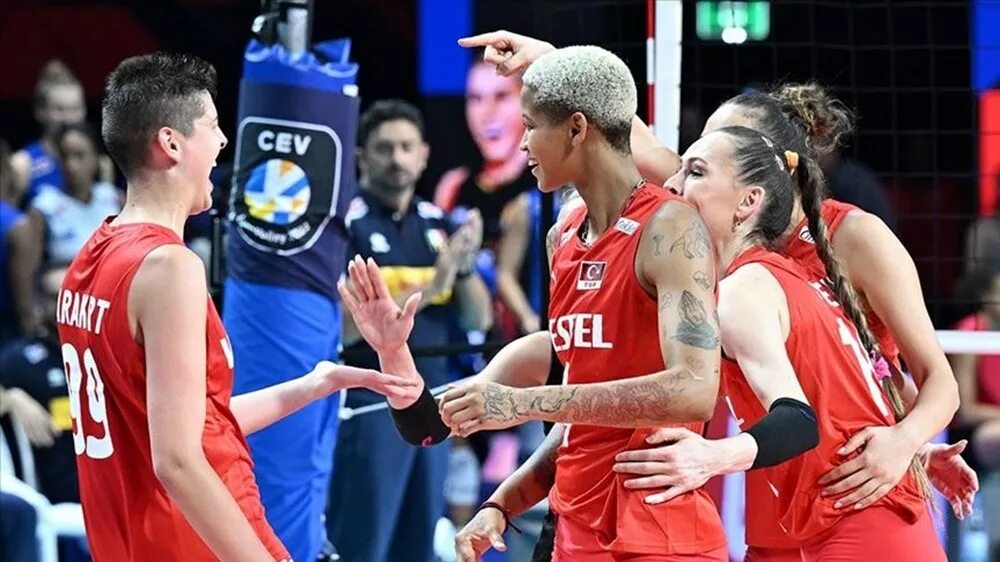 Olympic volleyball players crash heads in gruesome scene