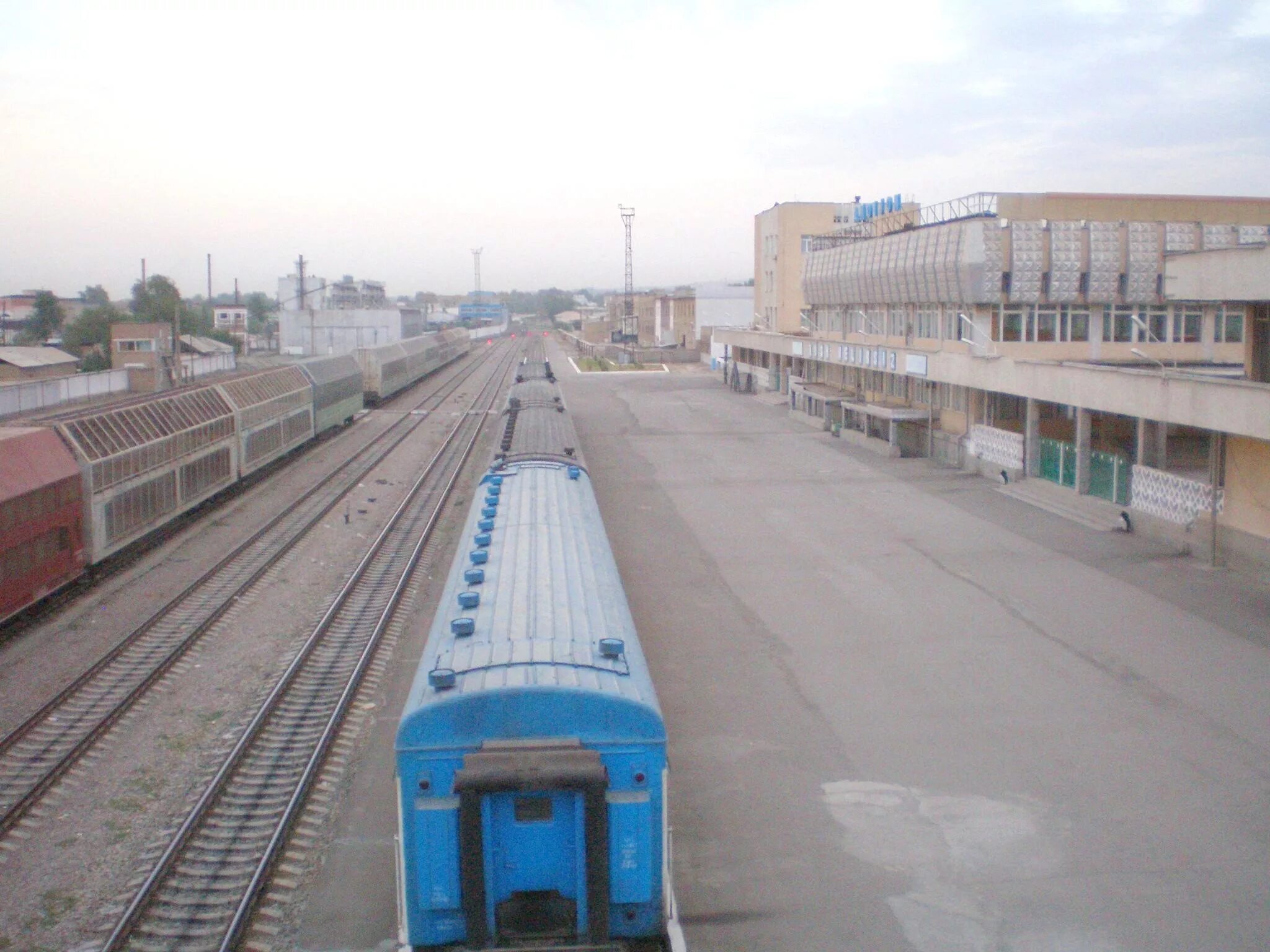 Маргилан ЖД вокзал. Андижан Железнодорожный вокзал. Станция Маргилан Узбекистан. ЖД вокзал Коканд.