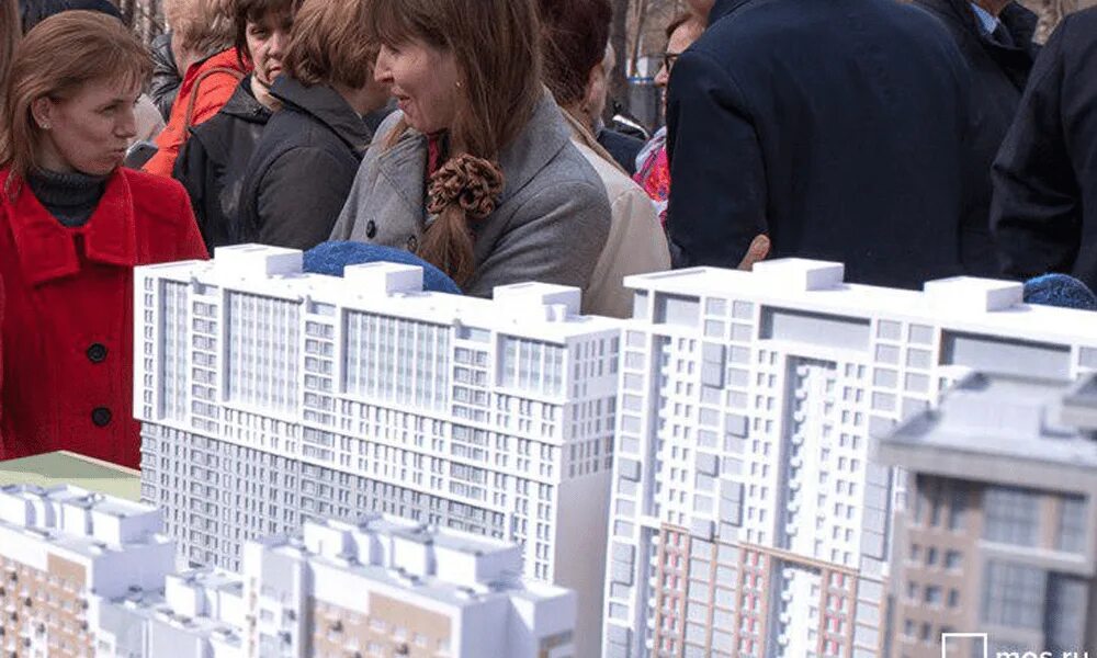 Жилищная очередь москва. Сколько в год получают квартиры очередники. Очередь за квартирой. Янаул очередь на жилье. Жилищная очередь москва.