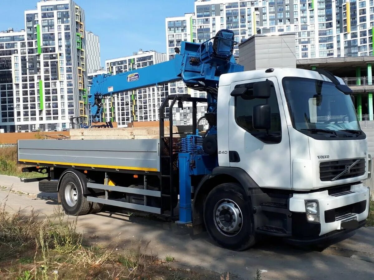 Авито манипуляторы работа. Volvo Fe 240 с КМУ. Вольво фл10 манипулятор. Volvo fl6 КМУ. Volvo fl10 манипулятор.