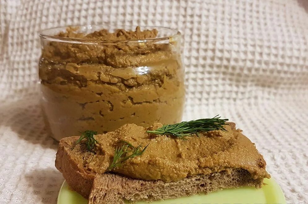 Печеночный торт: великолепная закуска, удобно взять на пикник! Классический печё