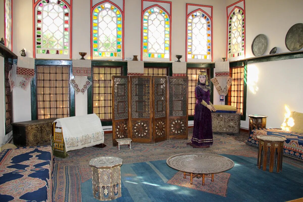 Ракитского, 2/2. Помещение бахчисарай. Крым. Ханский дворец бахчисарай внутри. В гареме ханского дворца в бахчисарае.