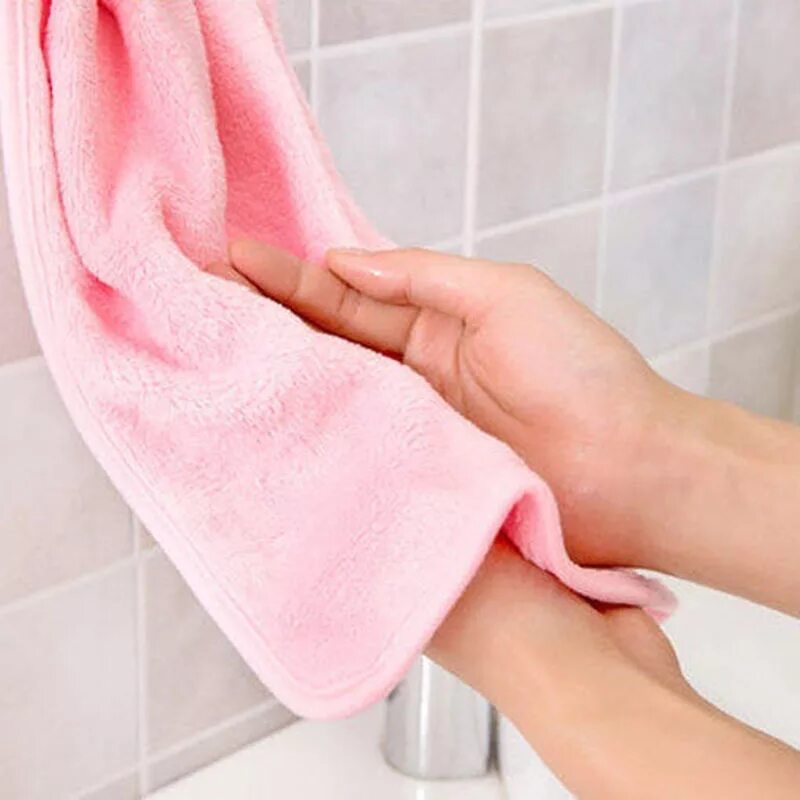 Индивидуальные полотенца. Полотенце для рук. Полотенца для рук махровые. Полотенца в ванной. Махровое полотенце в ванне.