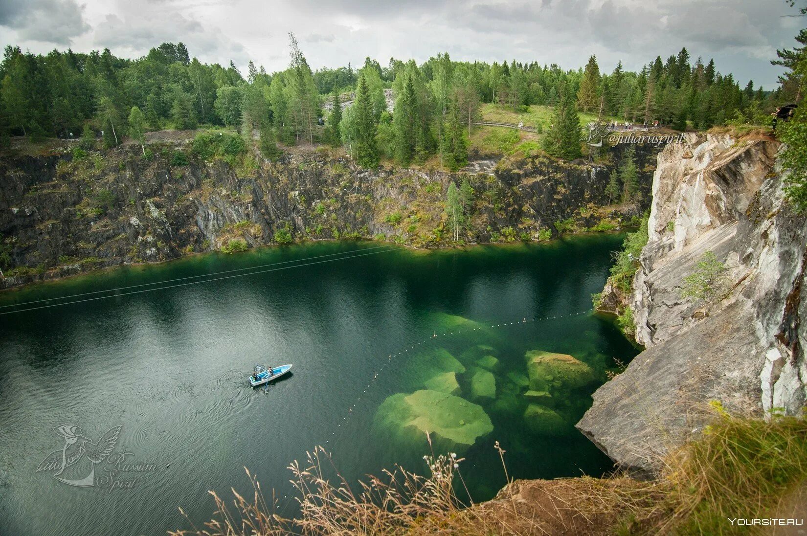 Экспресс сортавала рускеала. Горный парк Рускеала мраморный каньон. Рускеала Карелия. Рускеала горный парк экспресс. Парк Рускеала ретропоезд.