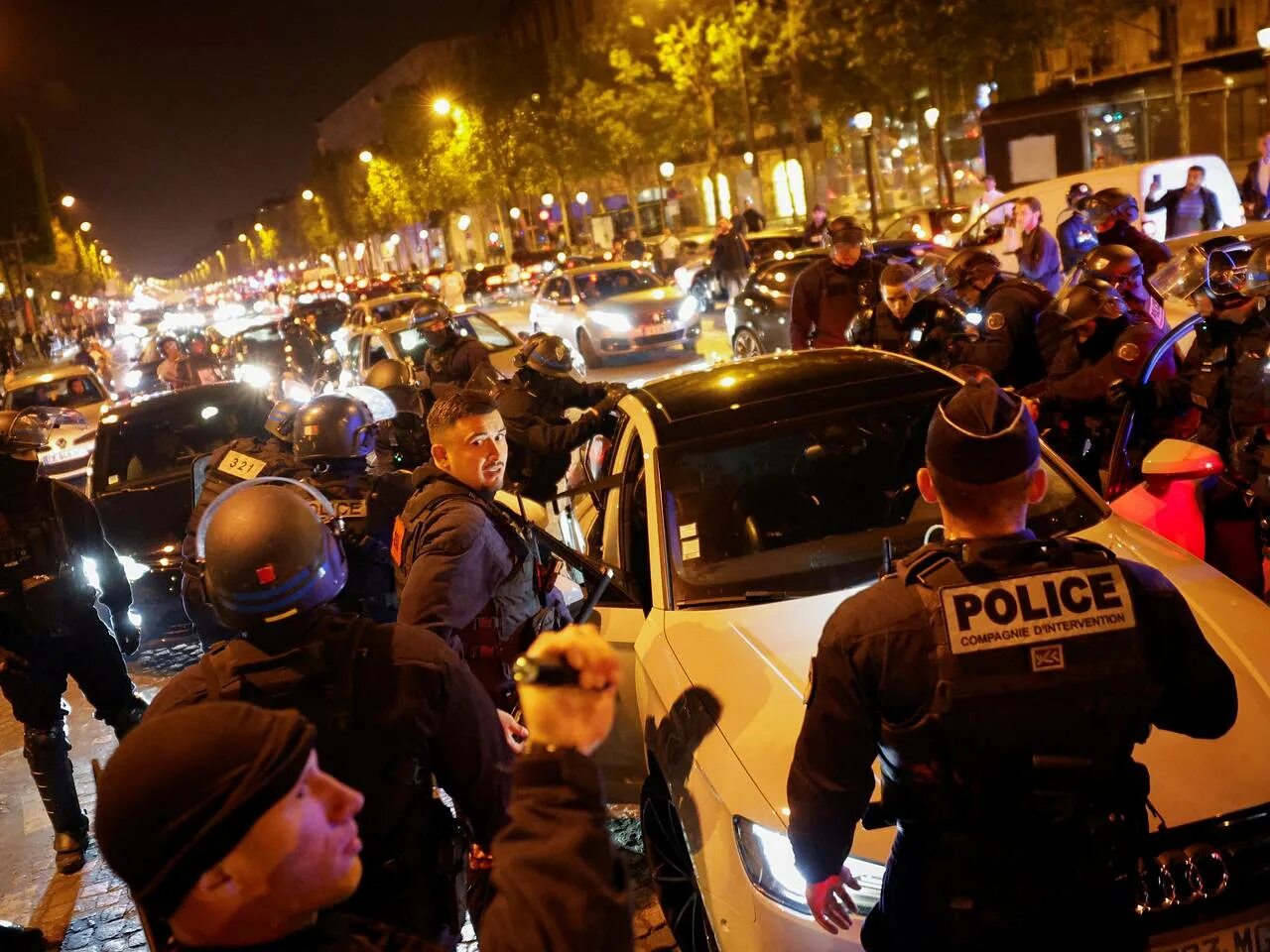 Митинги в париже. Массовые беспорядки во Франции 2023. Протесты во Франции.