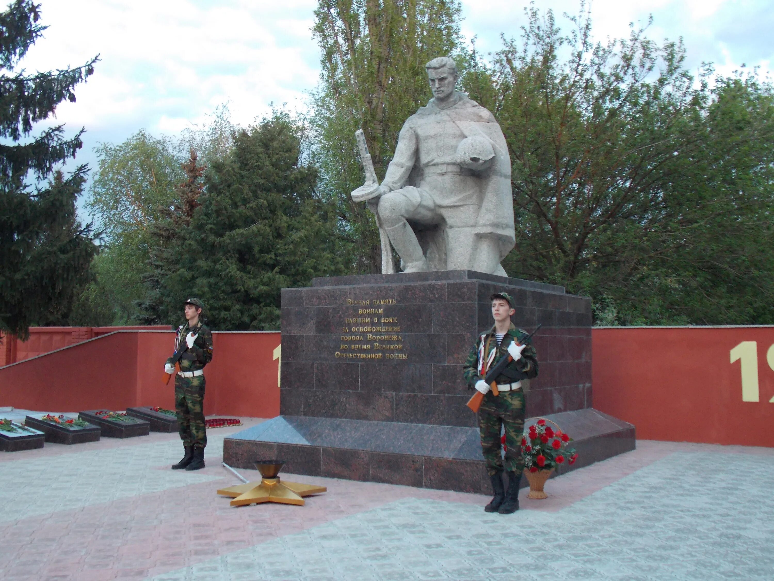 Погода село новый усмань. Братская могила новая Усмань. Братская могила 203 новая Усмань. Братская могила 415 новая Усмань. Братская могила Усмань Воронежская область.