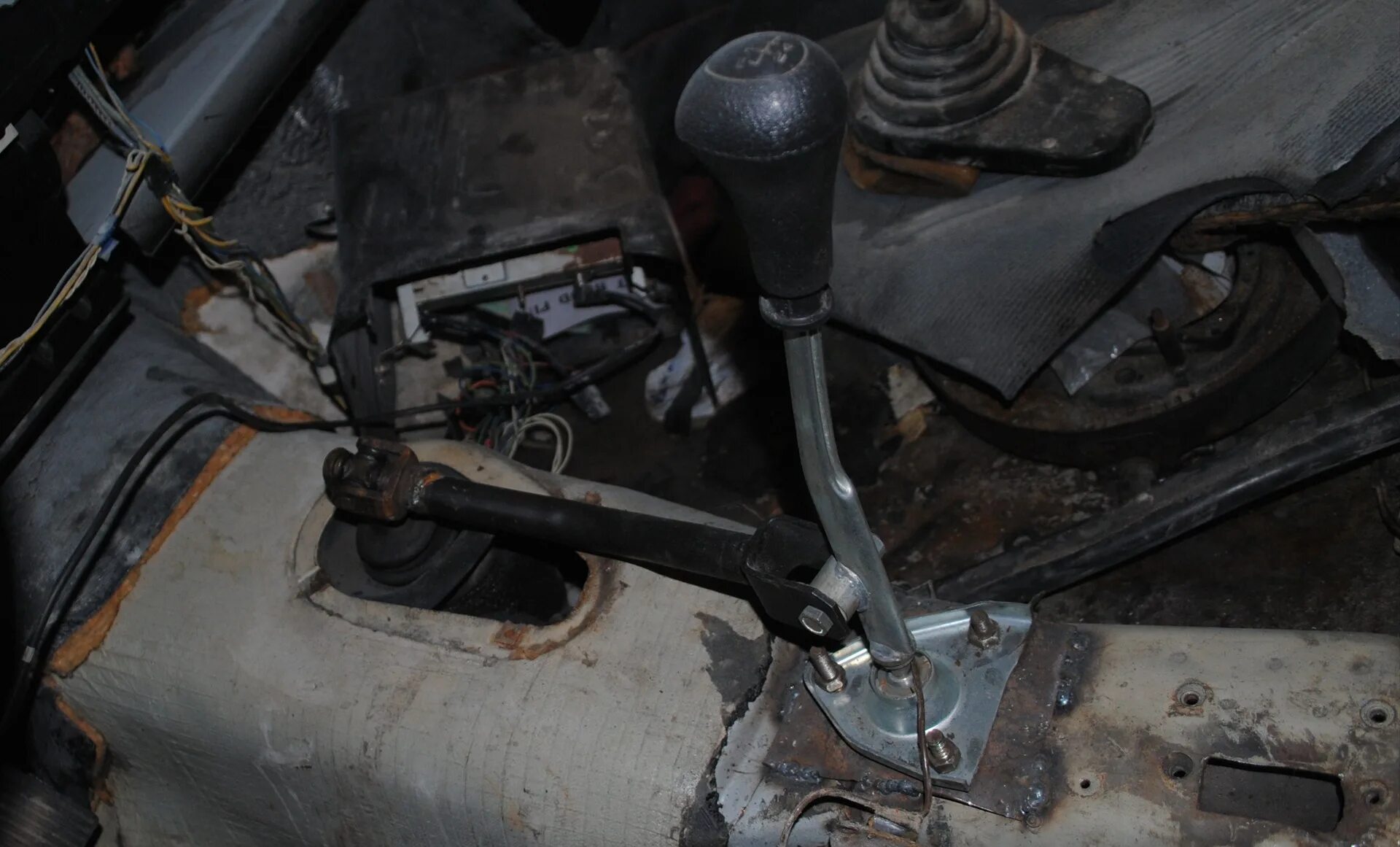 Короткоходная кулиса ваз 2110. Кулиса кпп ваз 2105 5 ступенчатая. Перенос кулисы ваз 2105. Кулиса ваз 2105 5 ступенчатая. Педаль сцепления ваз 2107.