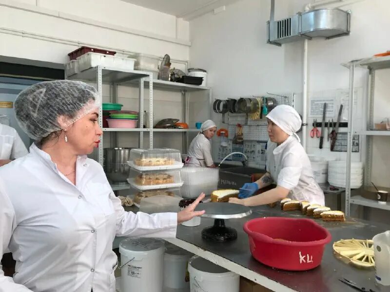 работа воронеж кондитер вакансии. фабрика конфет. продавец кулинарии. литература для технолога в кондитерском производстве. укладчик кондитерских изделий.