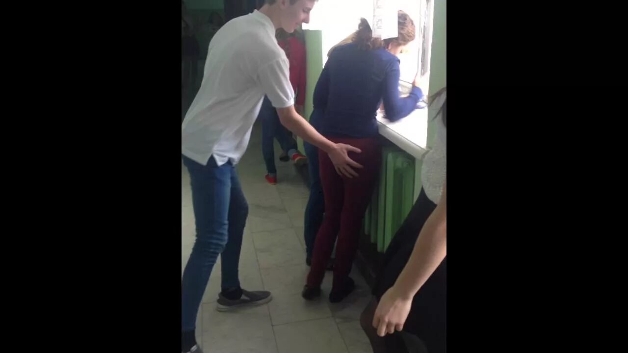 Рассказывает как давала видео