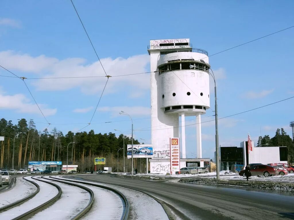 водонапорная башня екатеринбург уралмаш. белый уралмаш. водонапорная башня узтм – «белая башня». белая водонапорная башня в екатеринбурге. водо напоркач бпшнч упал маш.