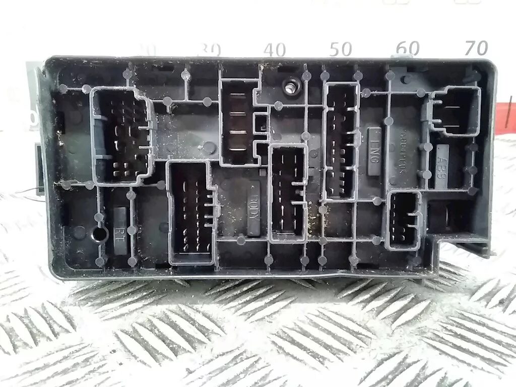 Как снять блок предохранителей автомобиль шевроле лачетти Ответы : Предохранители Шевроле Авео Т250 Какие предохранители стоят на Ш