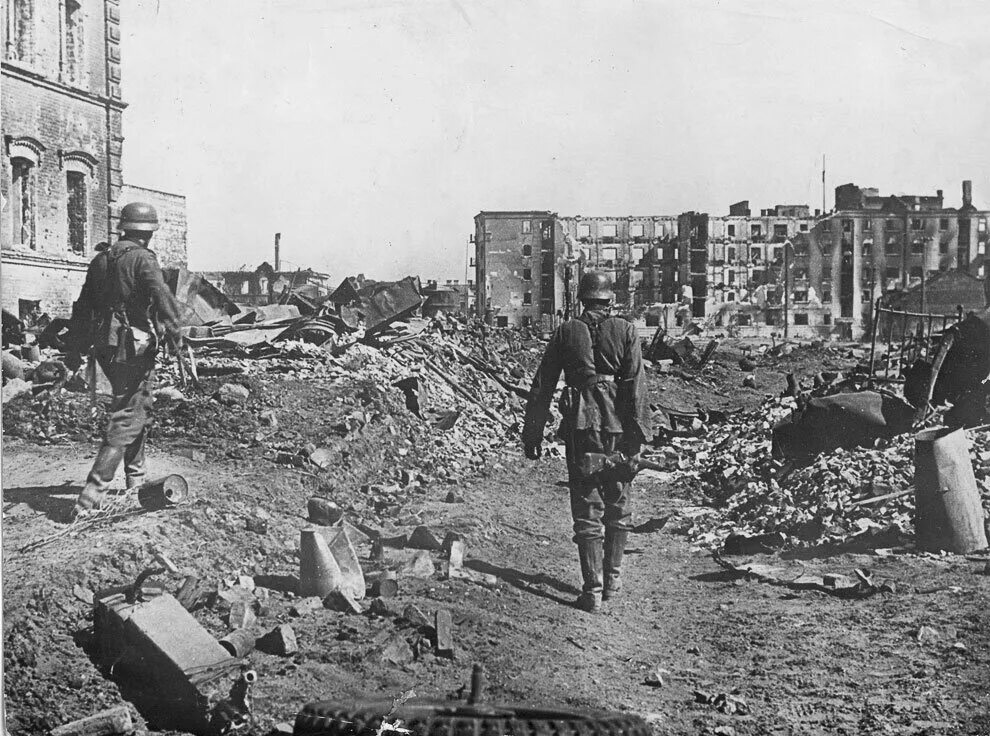 Бои в сталинграде в городе. Сталинградская битва 1942. Сталинград 1945. Битва за Сталинград 1942. Сталинград центр города 1942.