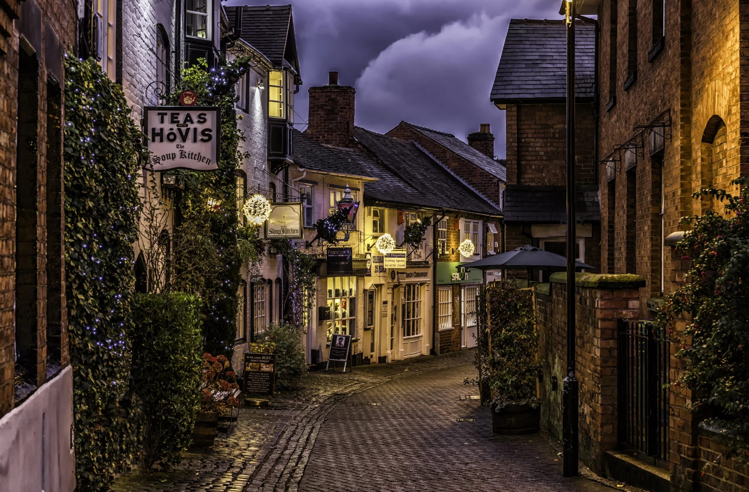 Хоксхед англия. Данфермлин шотландия улочки. Валансоль улочки франция. Улочки городков. Эгисхайм эльзас, франция.