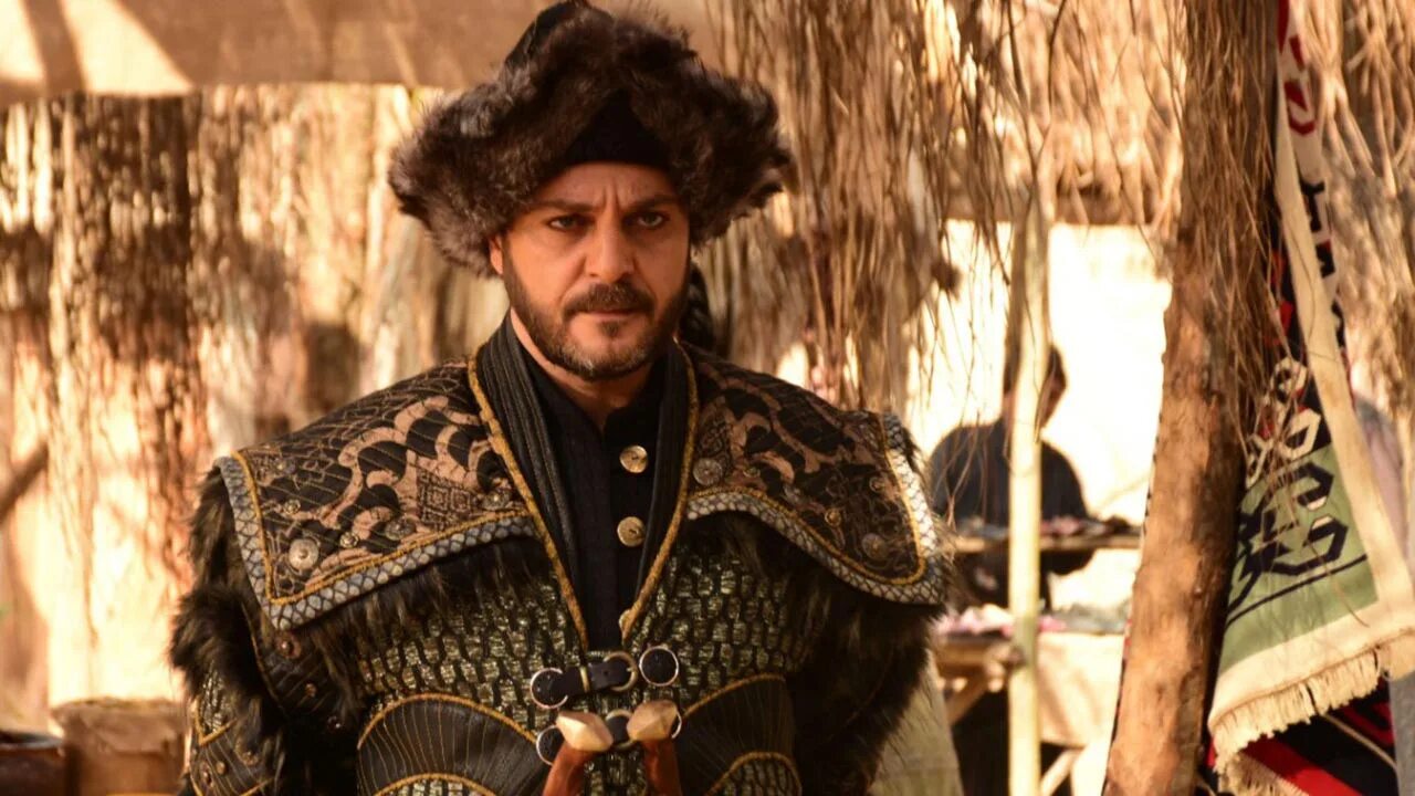 Туран-шах ii ибн айюб. Огюн каптаноглу сельджуки. Эртугрул альпарслан. Туран шах. Султан мелик шах сельджуки сериал.