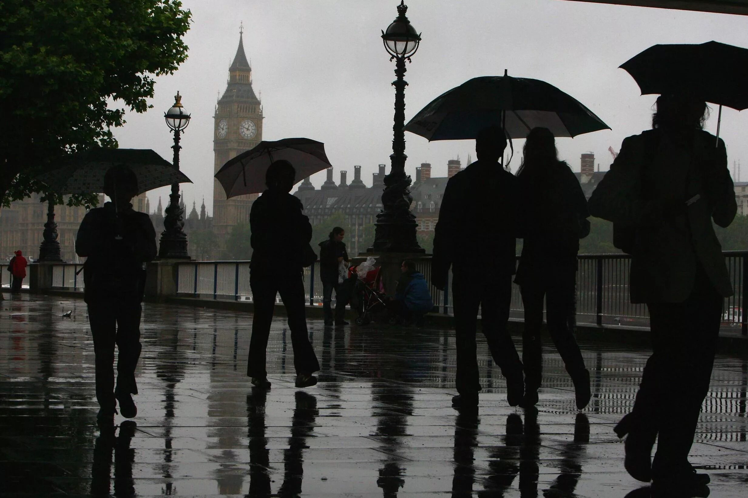 Дождливый Лондон. Дождливая Англия. Пасмурный день.