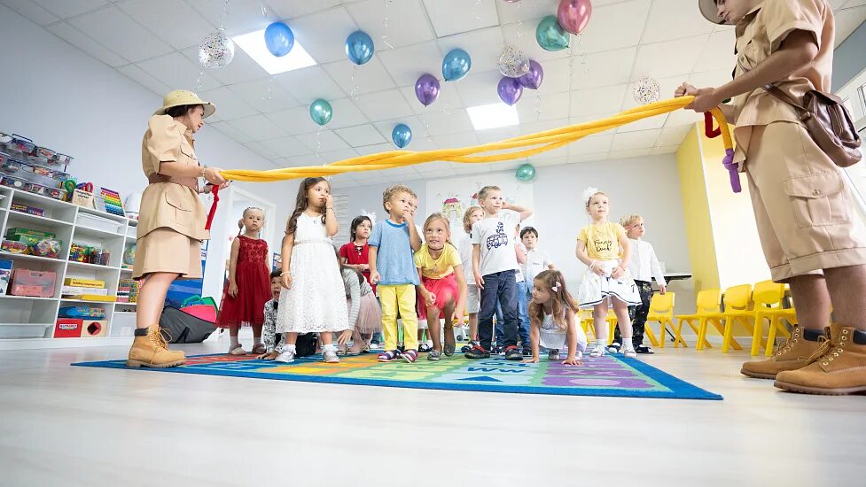 Baby discovers. Discovery детский сад. Discovery English Preschool. Discovery детский сад Москва. Английский в детском саду.