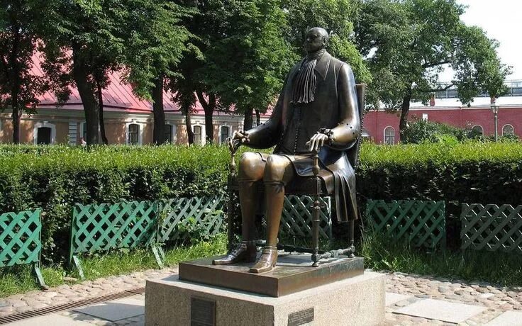 Памятник петру в петропавловской крепости фото