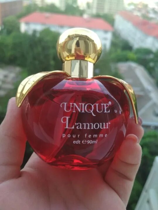 L unique. Туалетная вода unique l'amour. Духи unique letoile pour femme. Женская туалетная вода lamourlave. Туалетная вода парфюмерия XXI века unique l'amour.