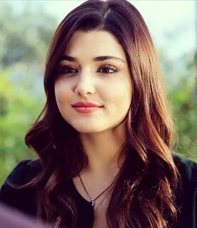 Үлкен мүшесі бар әдемі траннилер еркектерді трахает