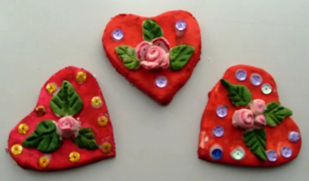 Поделки из соленого теста сердечки. Сердце из соленого теста. Подарок маме из соленого теста. Поделки из соленого теста. Подарок из соленого теста.