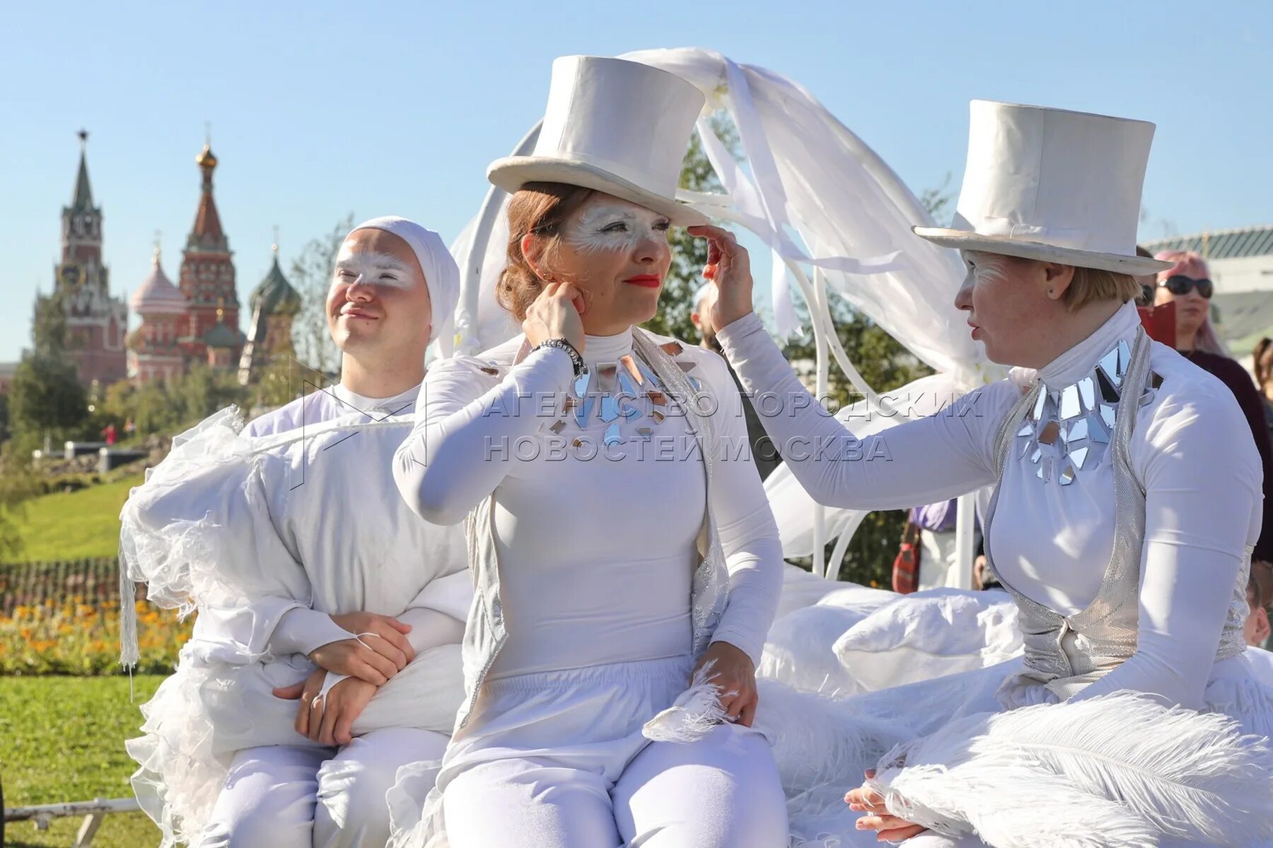 Как прошли праздники в москве. Празднование дня города в Москве. Гуляние 10 сентября в Москве. День города Москва 2022. 10 Сентября день города Москвы.