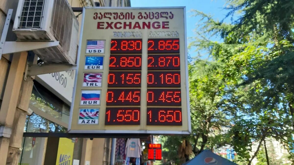 Курс доллара к лари в грузии на сегодня. Батуми к рублю. Лари к рублю на сегодня в грузии в обменных пунктах батуми. Обменники в тбилиси. Обмен валюты в грузии.