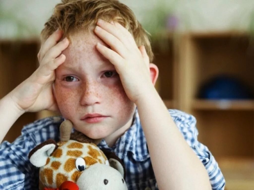 Дети учеба. Плохое здоровье у детей. Астения у детей. Головная боль у детей. Дети с зпр.