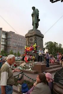 Возле памятника пушкину