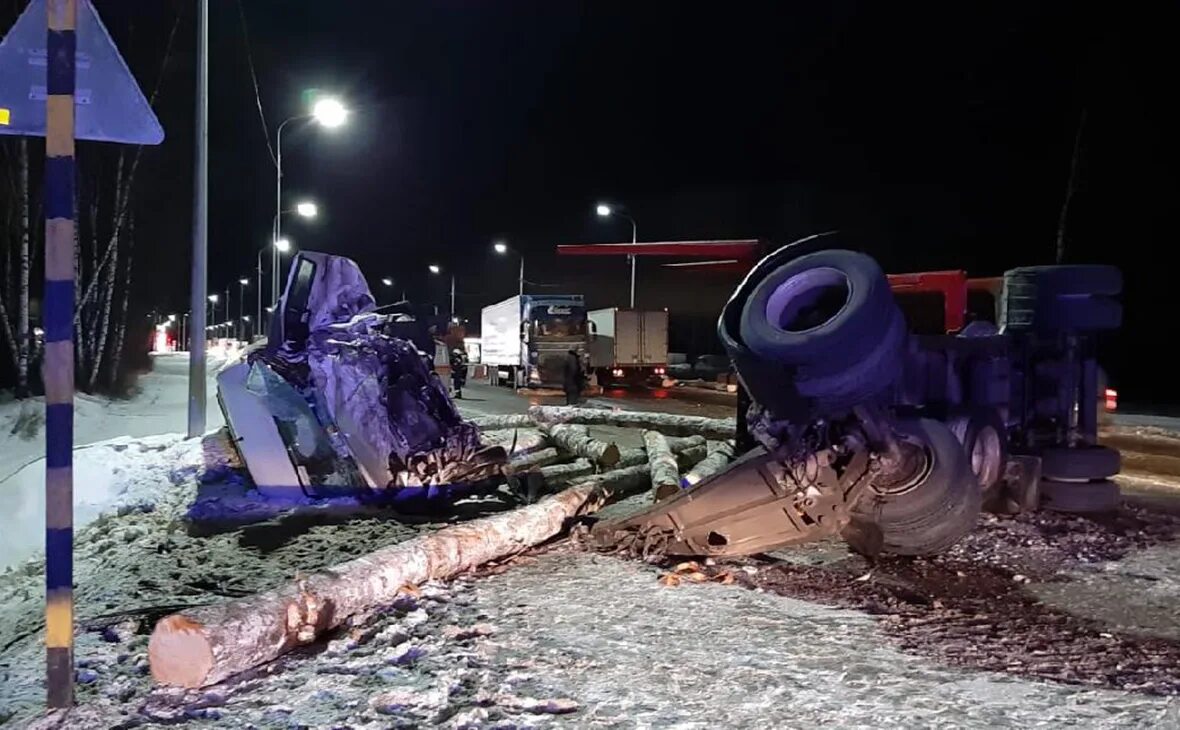 Чп в ярославской области. ДТП м8 Ярославская область с автобусом. Авария в Ярославле с лесовозом. Авария в Ярославле на трассе м8 11.12.2022. ДТП С автобусом в Ярославской области.