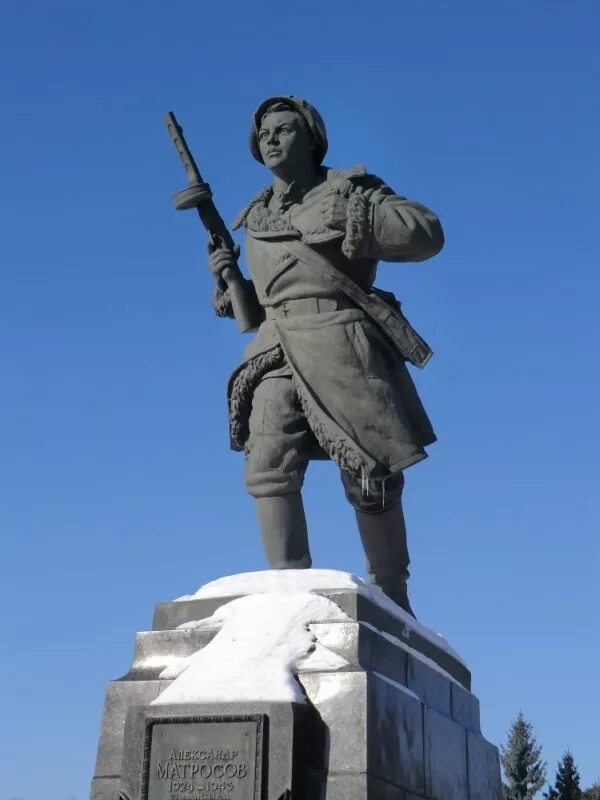 Памятник александру матросову. Александр матвеевич матросов памятник. александр матросов памятник великие луки. александр матросов памятник. великие луки памятник александру матросову.