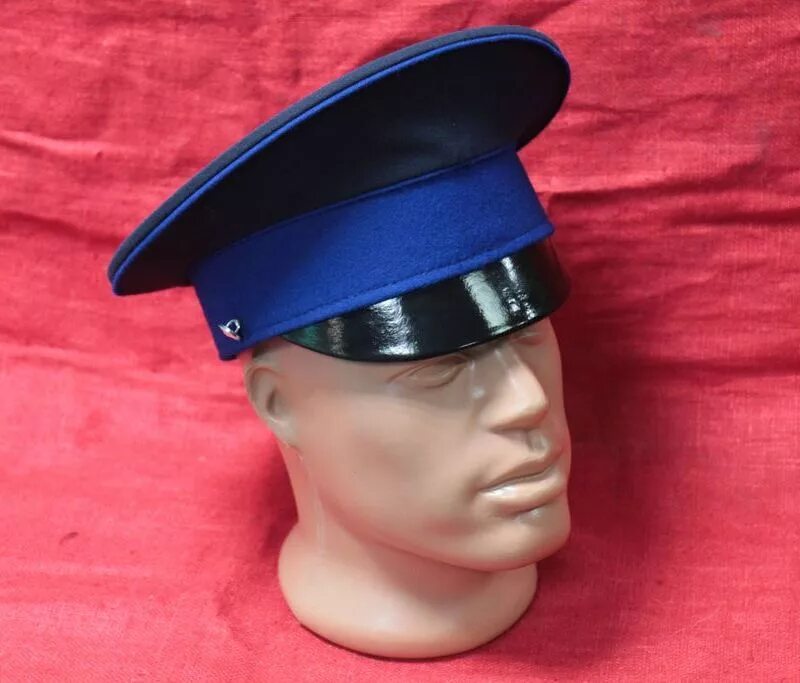 Колоритный такой чуб большой синяя фуражка. Росжелдор фуражки. Фуражка 43 цэпк москва. Фуражка терских казаков. Грузинская кепка аэродром.