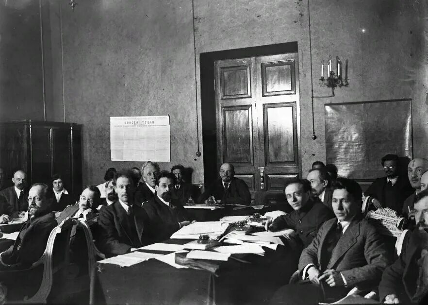 Цик ссср 1922. Судебный исполнительный комитет. Советская интеллигенция. Первый председатель исполкома петросовета в 1917 г. Всероссийский центральный исполнительный комитет 1917.