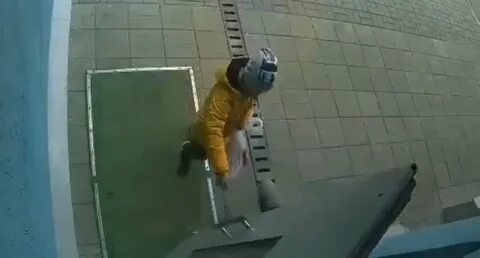 Упал предмет