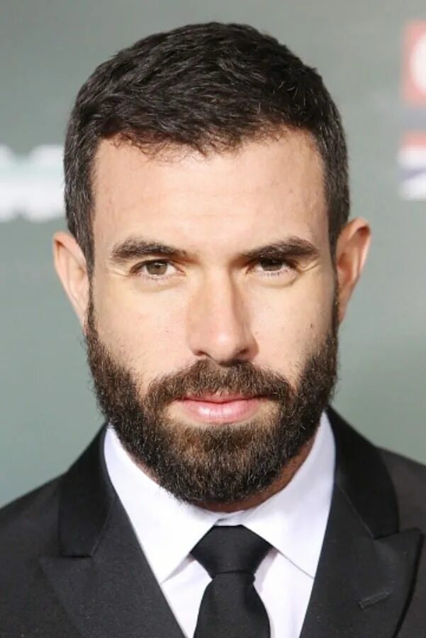 Tom Cullen. Лэндри дю Лозон. Том Каллен фото. Джиллинхэм актер.