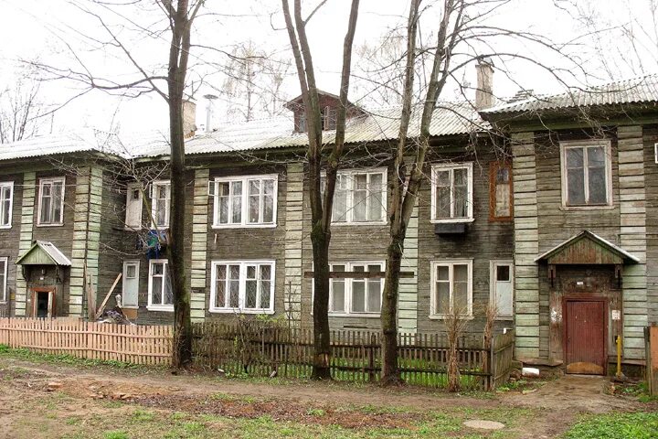 Пос строителей индекс. Поселок строитель мытищи. поселок строитель мытищи история. краснозаводск деревянный дом. двухэтажки в мытищах.