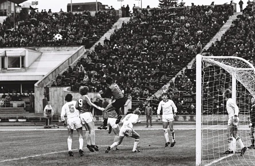 Ленинград 1984 год. Ленинград 1970 купчино. 4 всесоюзный съезд онкологов 1986 ленинград знак. 1984 ленинград. Зенит ленинград чемпион ссср 1984.