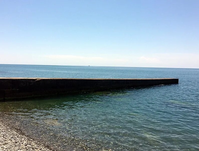 Пляж санта барбара сочи. Эллинги красный штурм сочи. Красный шторм сочи пляж. Пляж красный штурм хоста. Пляж красный штурм.