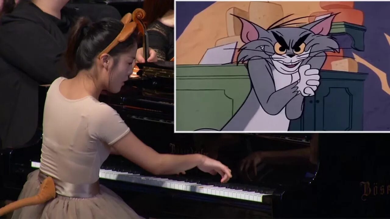 1 tom play the piano. Том и Джерри пианист. Том и Джерри пианино. Tom and Jerry Snowbody Loves me. Том и Джерри кот пианист.