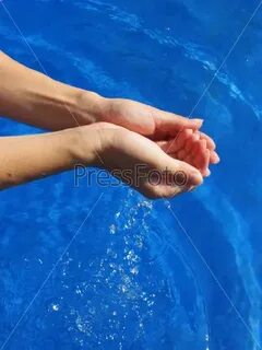 Зачерпнутое ладонью