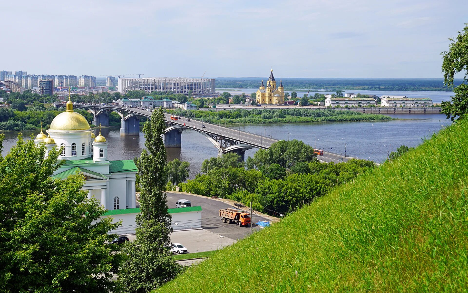 Красоты новгорода. Благовещенский монастырь Нижний Новгород с Оки. Нижний Новгород обзорная экскурсия. Город Нижний Новгород река. Река Ока Нижний Новгород.