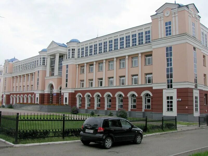 В гимназии № 12 замминистра просвещения России встречали "Сократы" и "Шерлоки" -