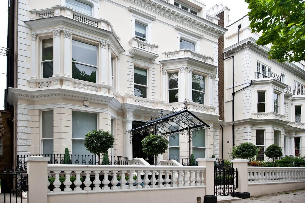 Сент джонс вуд вилла. Викторианские особняки в англии 1850г. Kensington palace gardens абрамович. Кройдон лондон особняки. Вилла в великобритании.