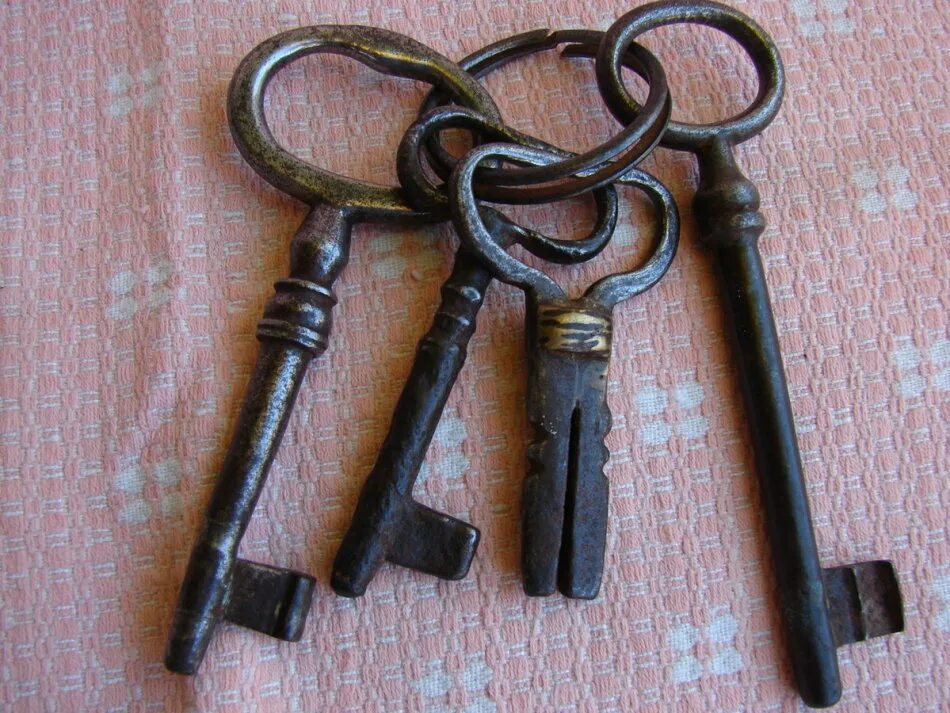 Куплю старые ключи. Старинный ключ. Древние ключи. Старинный ключик. Красивый старинный ключ.