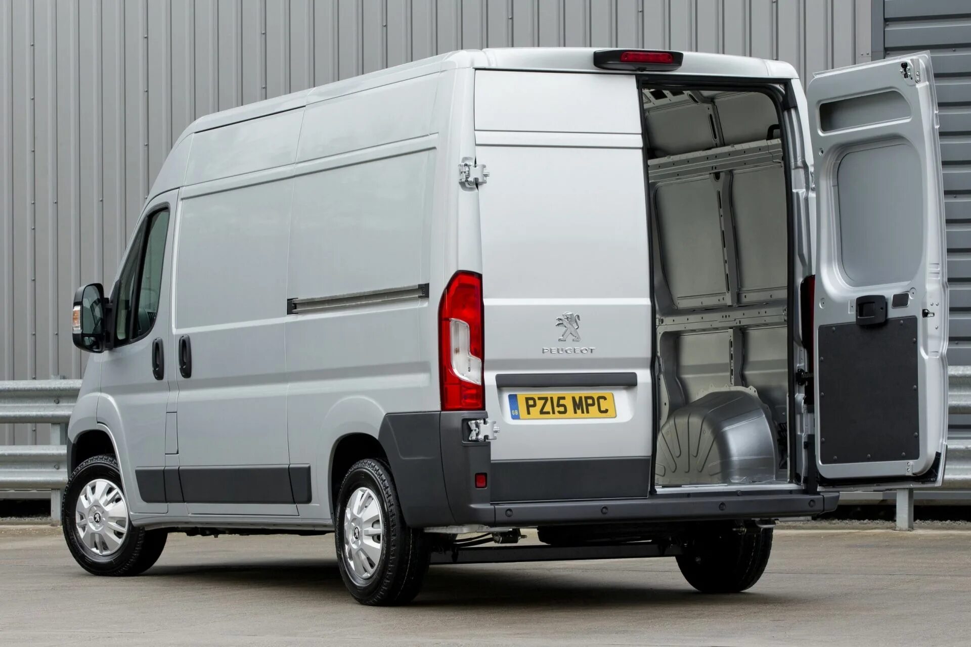 2 дизель. Peugeot boxer 2021. пежо боксер 2016. Peugeot boxer l3 2017. Peugeot boxer 2018 салон.