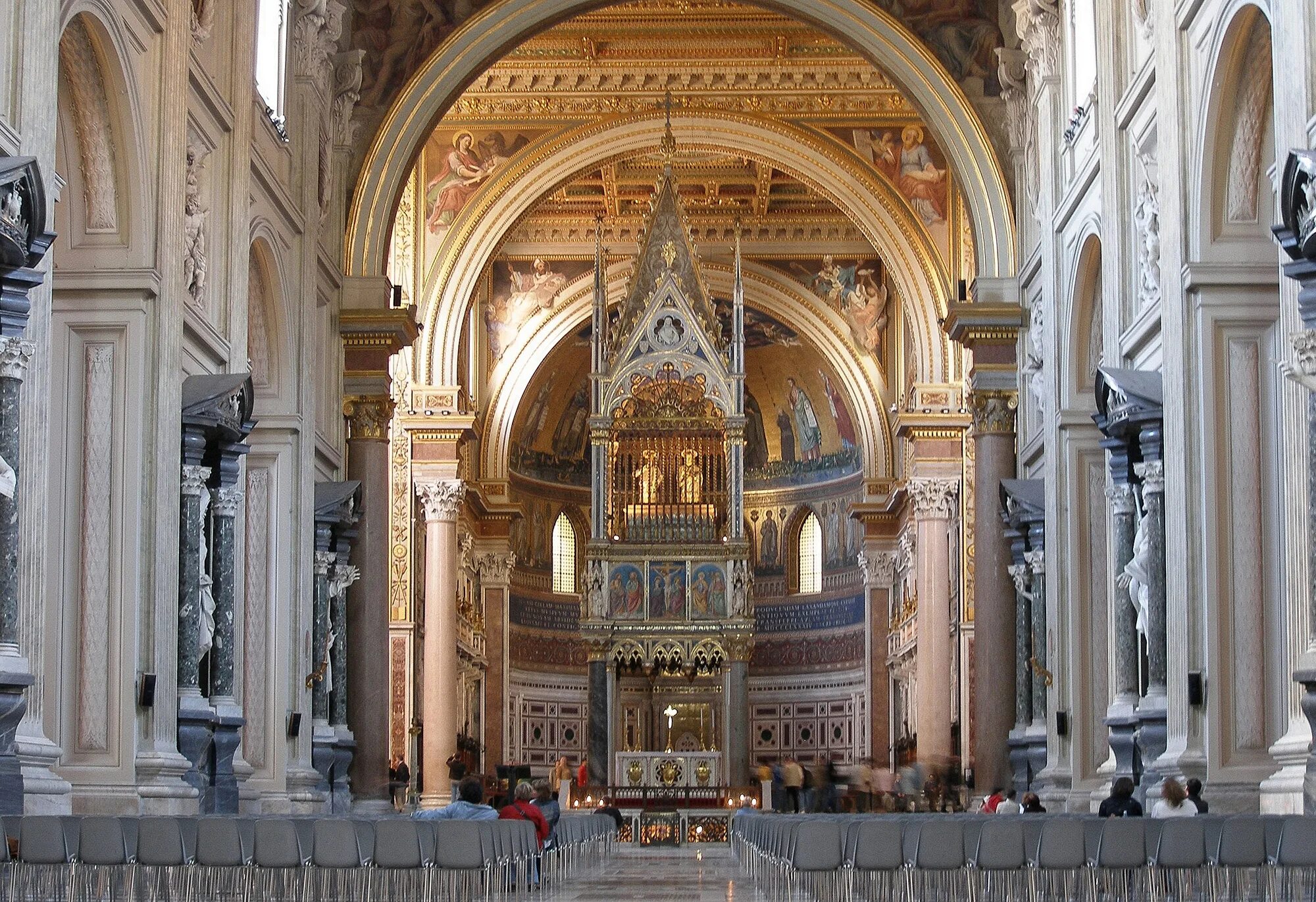 Святая римской католической церкви. Базилика Сан Джованни Латерано. Церковь Сан-Джованни Латеранского собора.