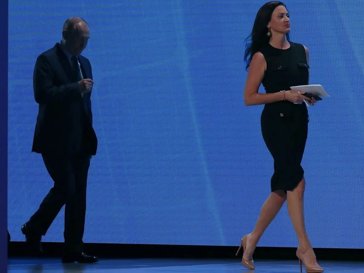 Интервью с путиным американской журналистки cnbc. Журналистка хэдли гэмбл ноги. Журналистка хэдли гэмбл ноги. Журналистка cnbc хедли гэмбл. Американская журналистка хэдли гэмбл.