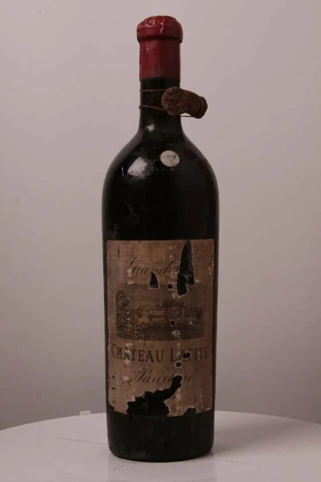 Вино старая дорога. Chateau Lafite-Rothschild 1869 год. Шато Лафит 1869 года. Chateau Lafitte бутылка 19 век. Лафит 17 вино.