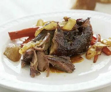 Мясо с луком в духовке