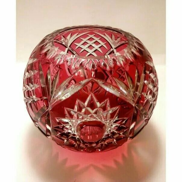 Напольная ваза из хрусталя. Цветные хрустальные вазы. Эффект «вазы» рубина. Вазы из цветного хрусталя. Arnstadt kristall германия хрусталь коллекция дрезден.